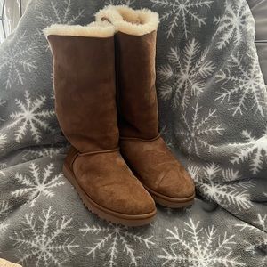 UGG Bailey Bows size 8